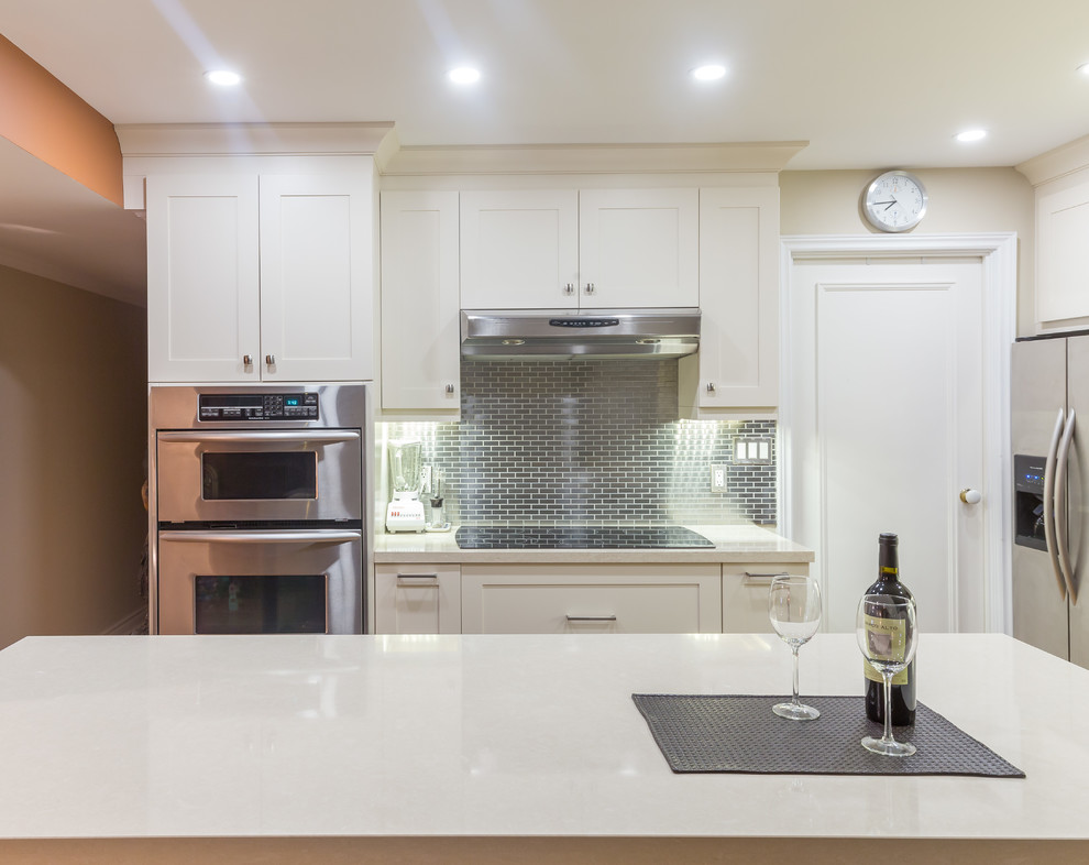 Example of a transitional kitchen design in Toronto
