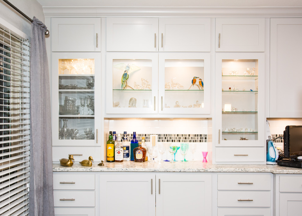Example of a porcelain tile and brown floor kitchen design in Austin with an undermount sink, shaker cabinets, gray cabinets, quartz countertops, white backsplash, subway tile backsplash, stainless steel appliances and a peninsula