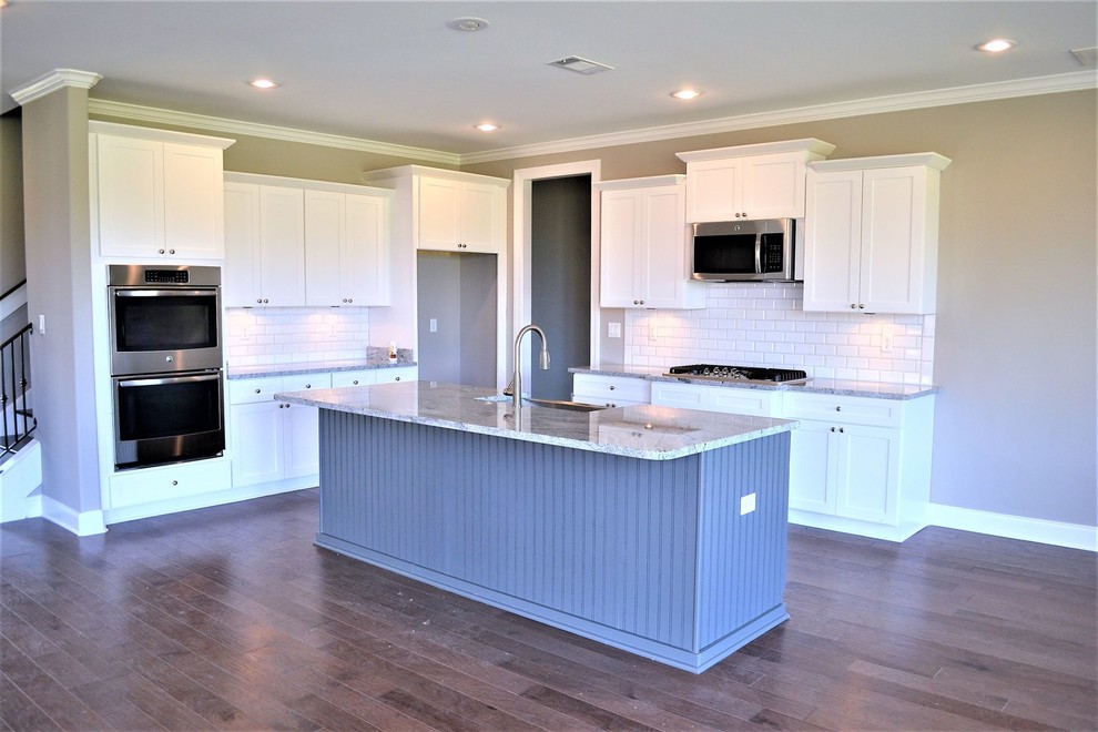 Kitchen - transitional kitchen idea