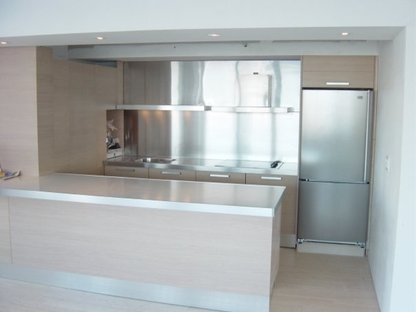 Modern kitchen in Miami.
