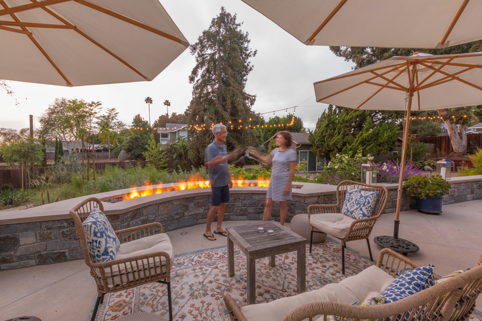 Inspiration for a rustic landscaping in San Diego.