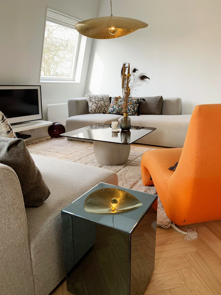 Example of a trendy living room design in Lille