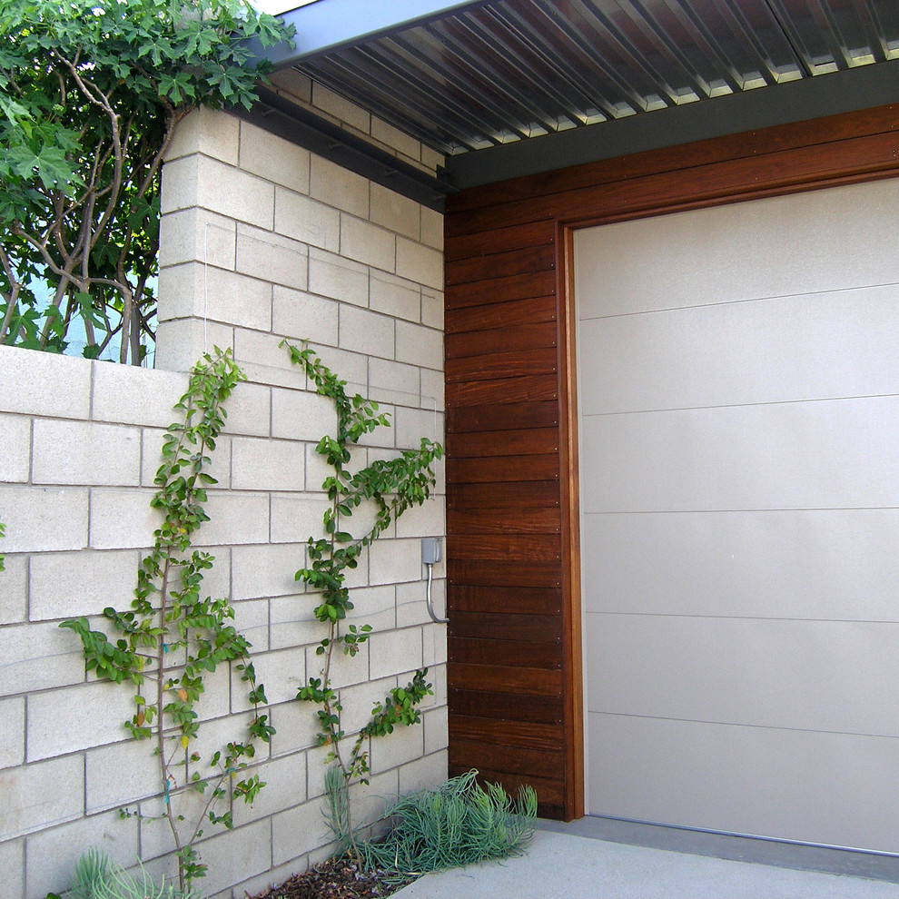 This is an example of a modern shed and granny flat in Los Angeles.