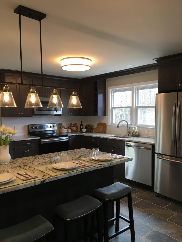 Kitchen - transitional kitchen idea