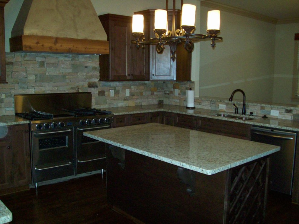 Kitchen - rustic kitchen idea in Birmingham