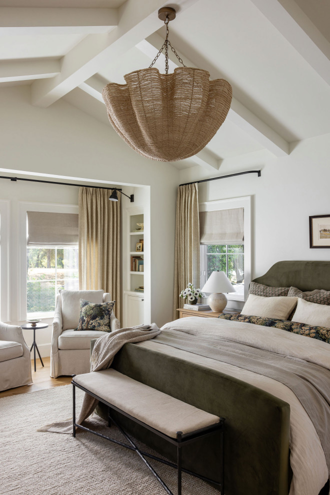 Example of a classic bedroom design in Sacramento