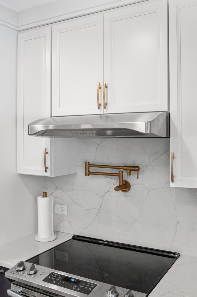Kitchen - kitchen idea in Chicago