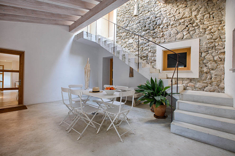 Inspiration for a mid-sized mediterranean concrete l-shaped staircase in Palma de Mallorca with concrete risers.