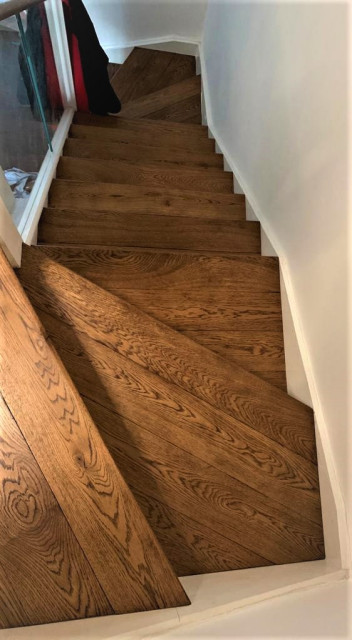 Solid Oak Installation modern-trappa