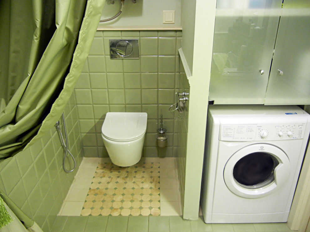 Photo of a transitional powder room in Moscow.