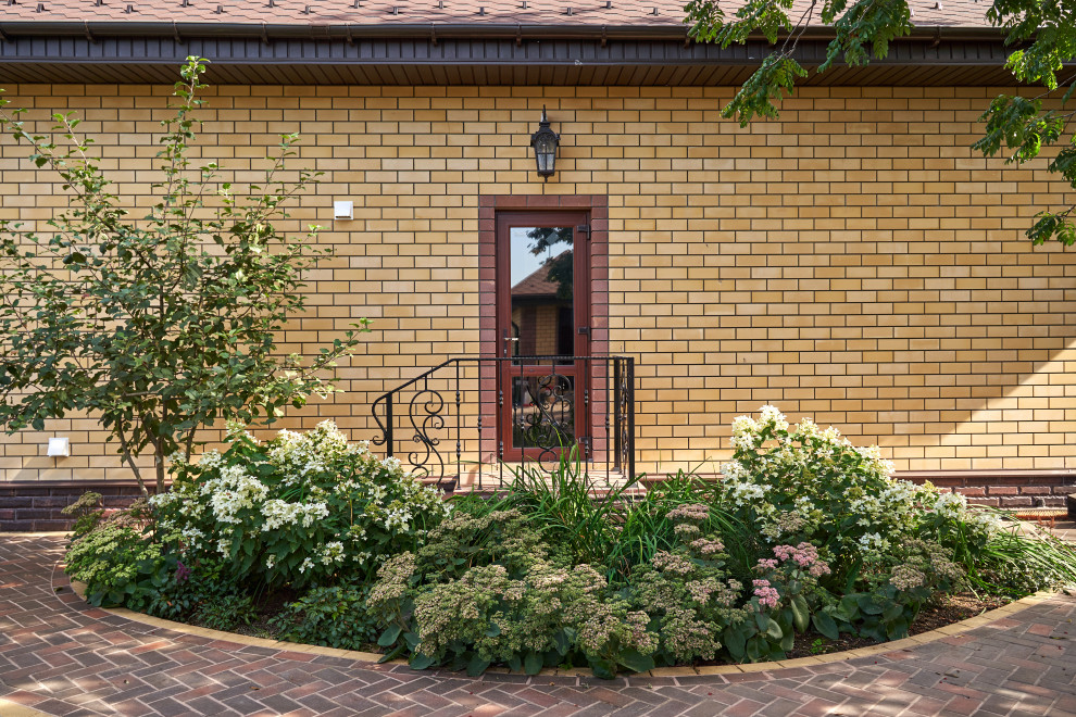 Сад в розовой дымке