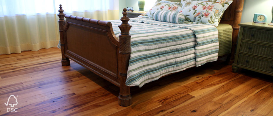 Inspiration for a mid-sized traditional guest bedroom in Cleveland with blue walls and medium hardwood floors.