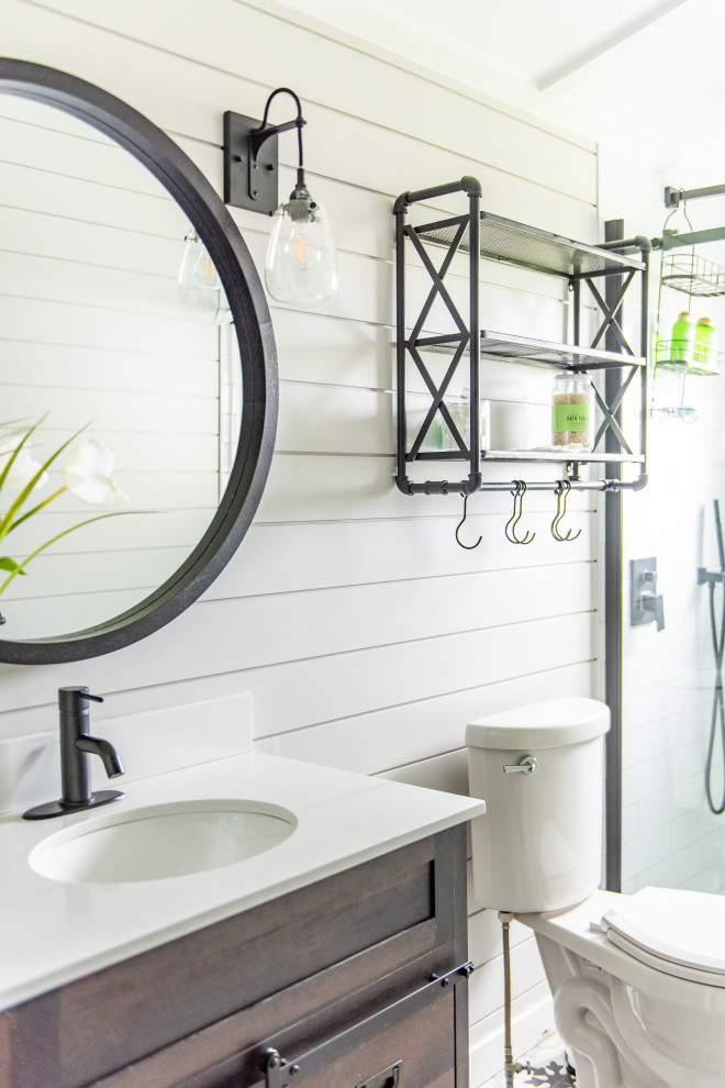 Inspiration for a transitional bathroom remodel in Toronto
