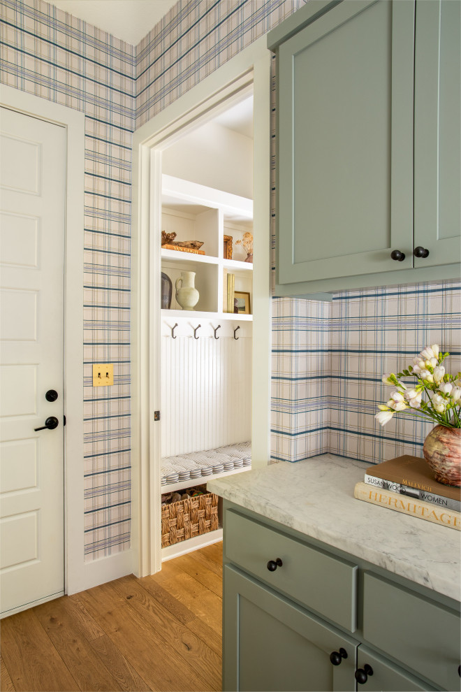 Transitional entryway photo in Austin