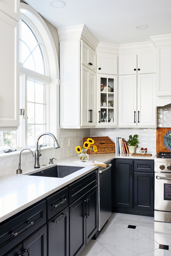 Inspiration for a mid-sized country l-shaped eat-in kitchen in Chicago with a farmhouse sink, shaker cabinets, white cabinets, quartz benchtops, white splashback, porcelain splashback, stainless steel appliances, porcelain floors, with island, white floor and white benchtop.