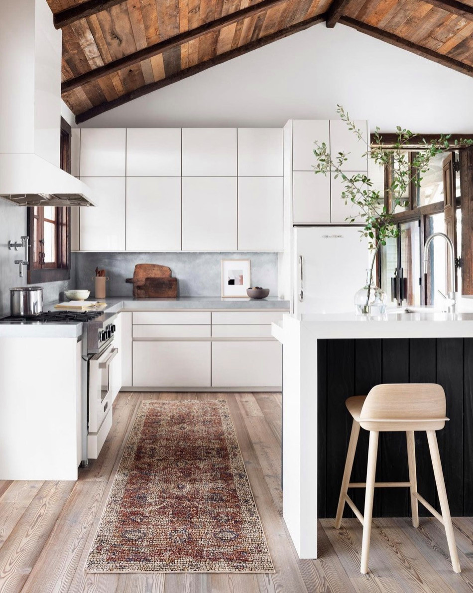 Example of a kitchen design in Austin