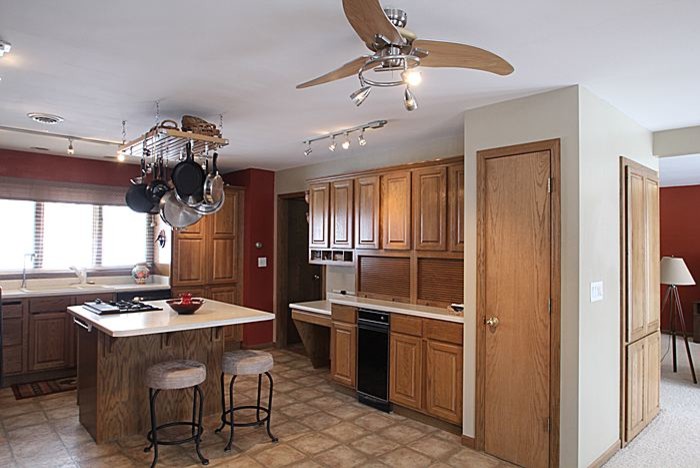 Transitional kitchen photo in Cedar Rapids