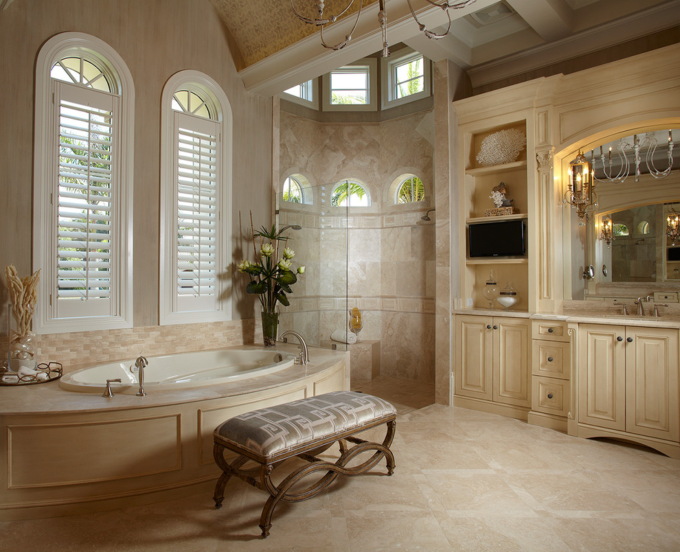 Photo of a traditional bathroom in Miami with subway tile.