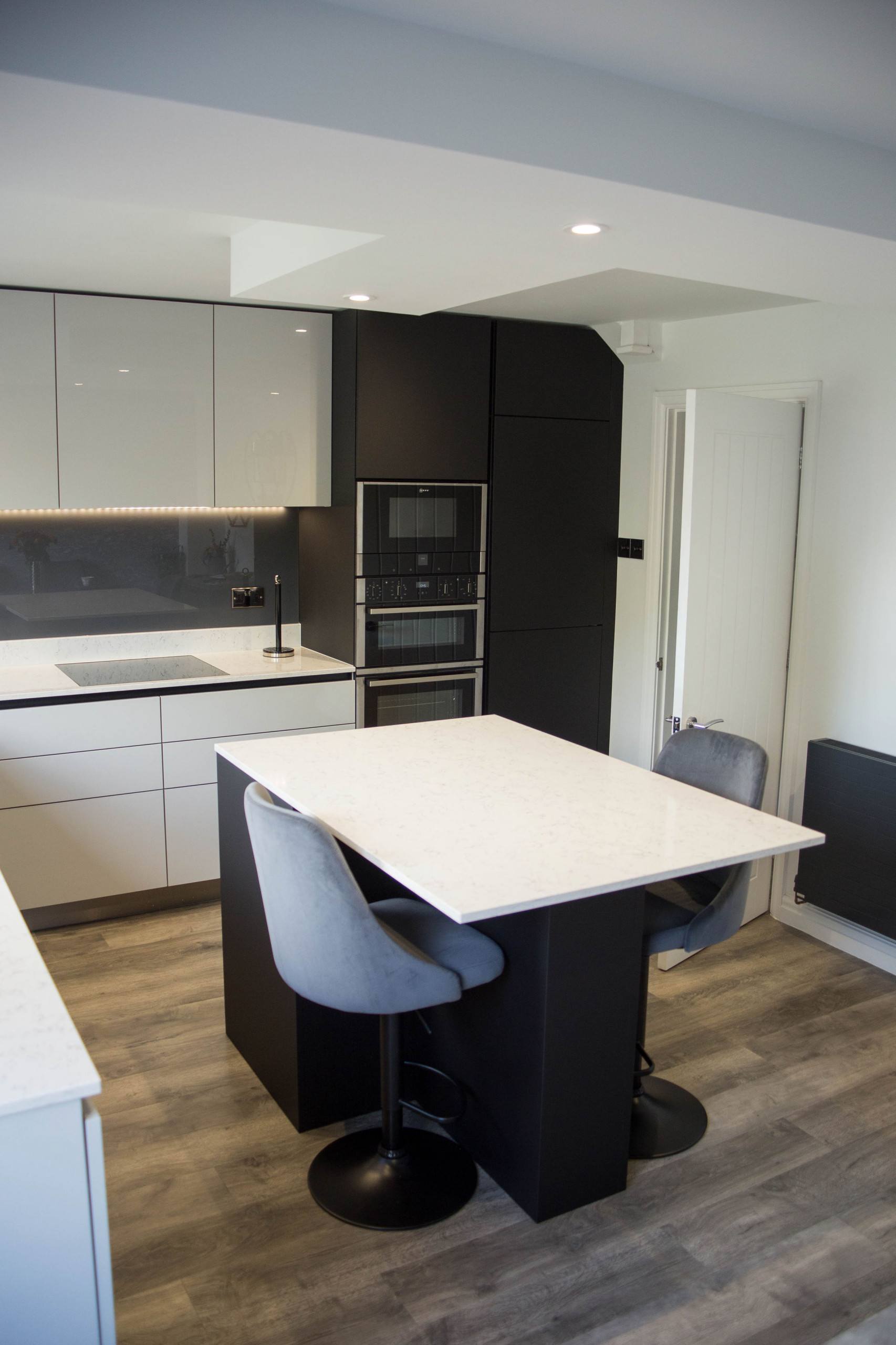 Ultra Matte Carbon and High Gloss Mist Handleless Kitchen