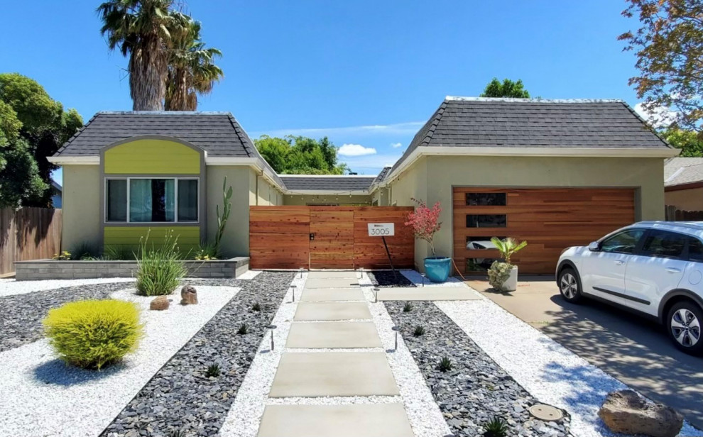 This is an example of a mid-sized midcentury front yard xeriscape in Sacramento with concrete pavers.