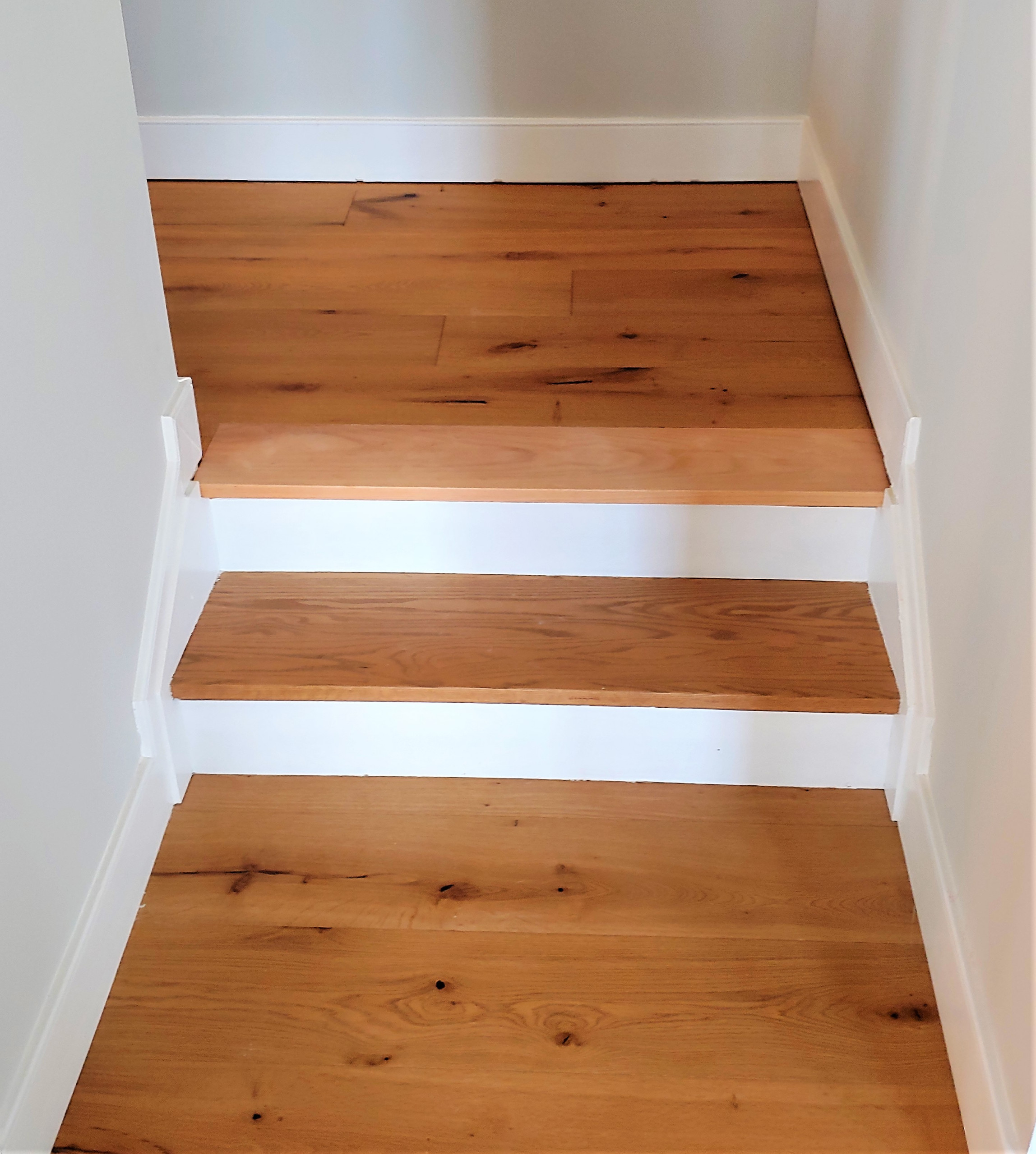 102_Straight-Freestanding Stairs/Landing in Barn Style Home, Leesburg VA 20175