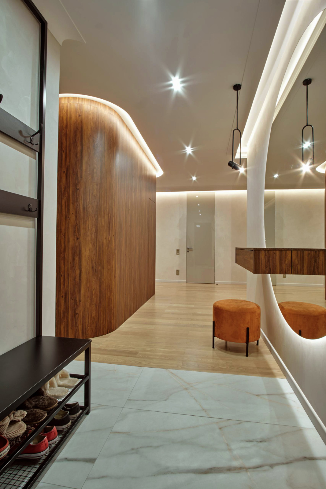 Холл-гостиная 74 кв.м. 2022 г. Фото.