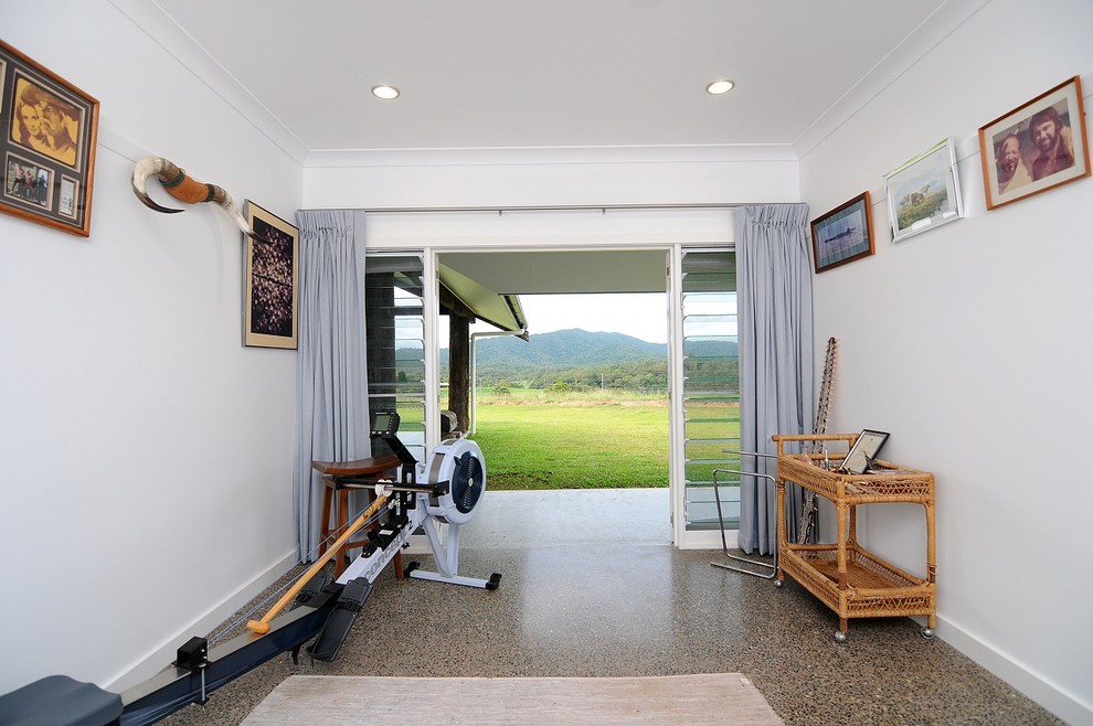 This is an example of a contemporary home gym in Cairns.