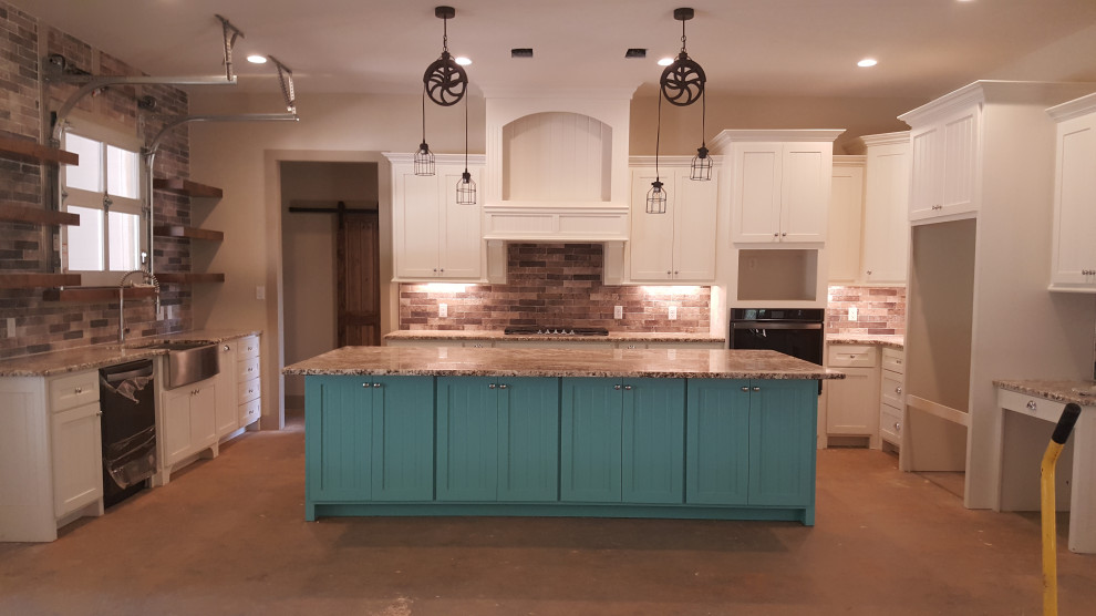 Kitchen - transitional kitchen idea in Austin