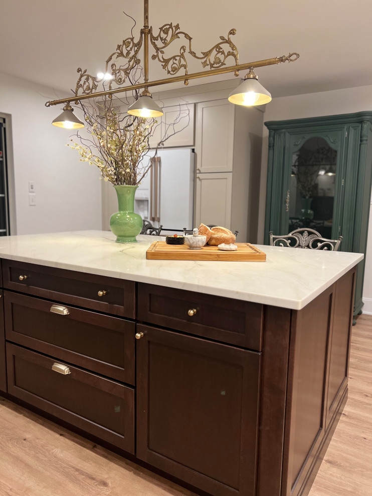 Vintage Modern Kitchen - Middle Island, NY