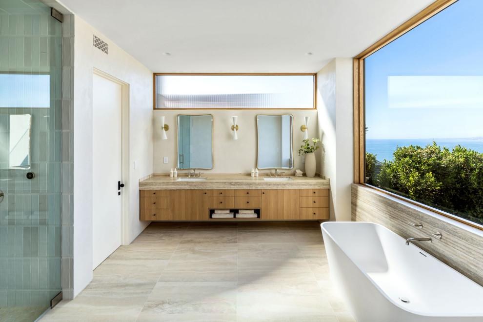 Design ideas for a modern bathroom in Los Angeles.