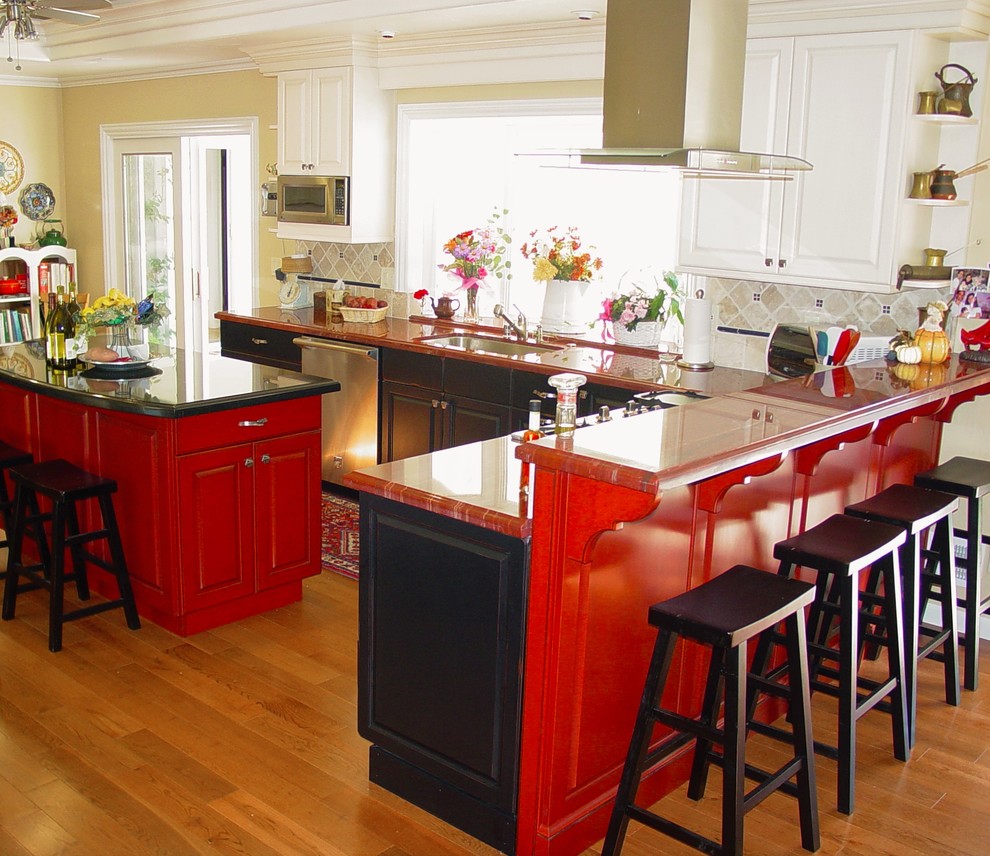 Transitional kitchen photo in San Francisco
