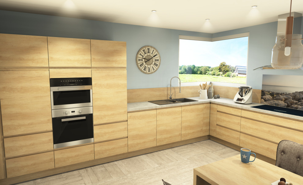 Offene, Große Moderne grifflose Küche ohne Insel in L-Form mit integriertem Waschbecken, flächenbündigen Schrankfronten, braunen Schränken, Mineralwerkstoff-Arbeitsplatte, Küchenrückwand in Braun, Rückwand aus Holz, schwarzen Elektrogeräten, beigem Boden und grauer Arbeitsplatte in Sonstige