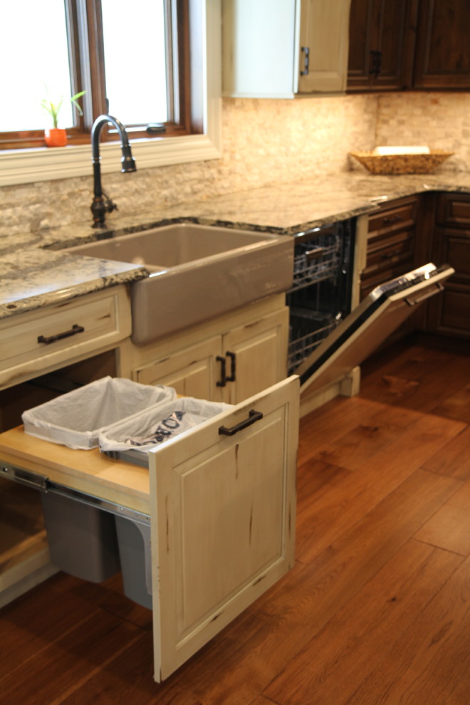 Transitional kitchen photo in Indianapolis