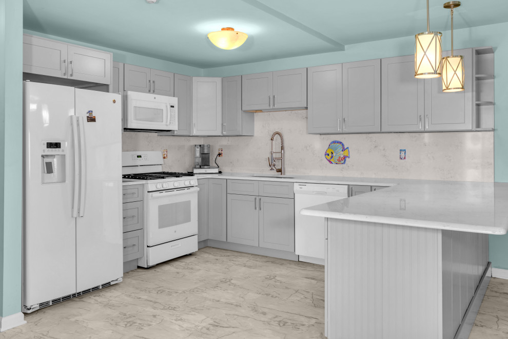 Cette image montre une cuisine design avec un placard à porte shaker.