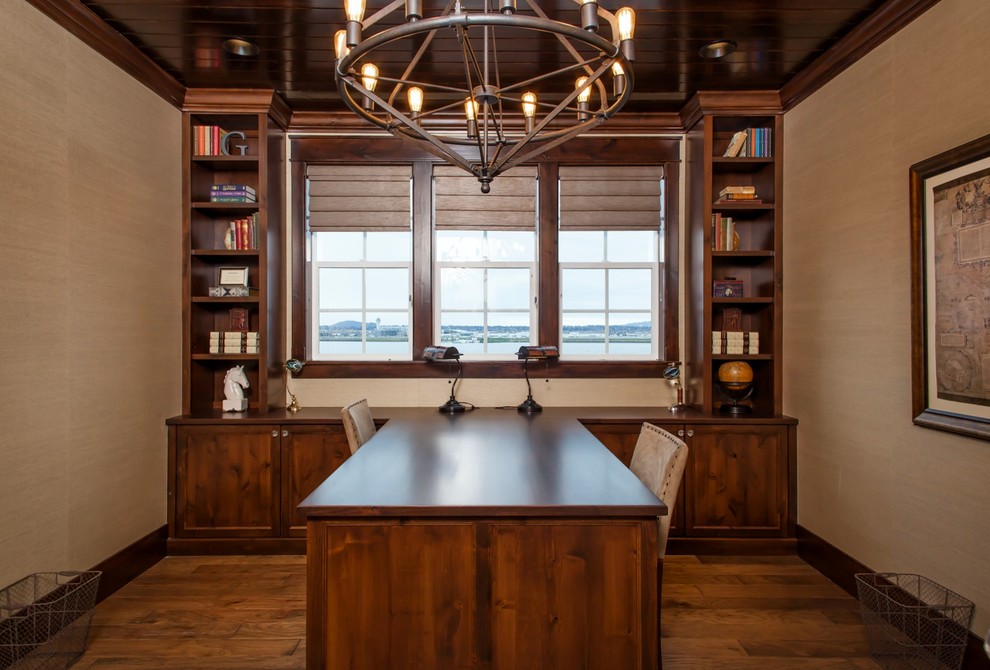 Photo of a traditional home office in Portland.