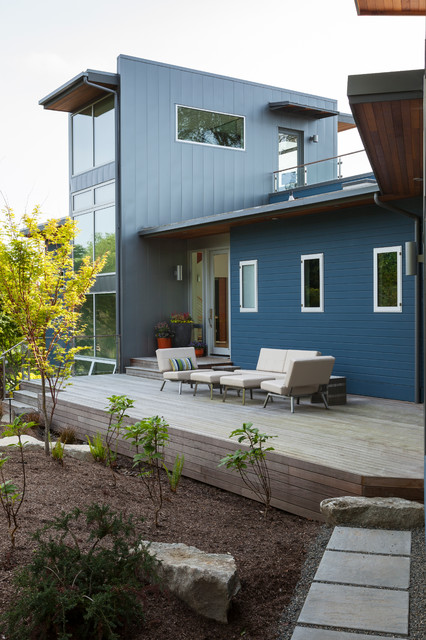 Blue Tower House contemporary-traedaeck
