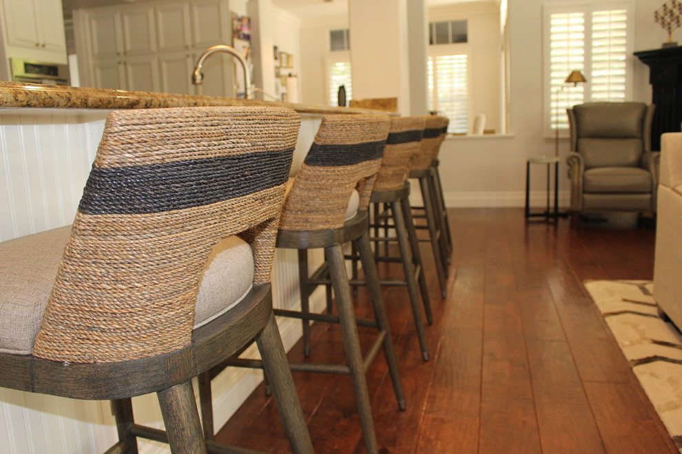 Kitchen - transitional kitchen idea in Orange County