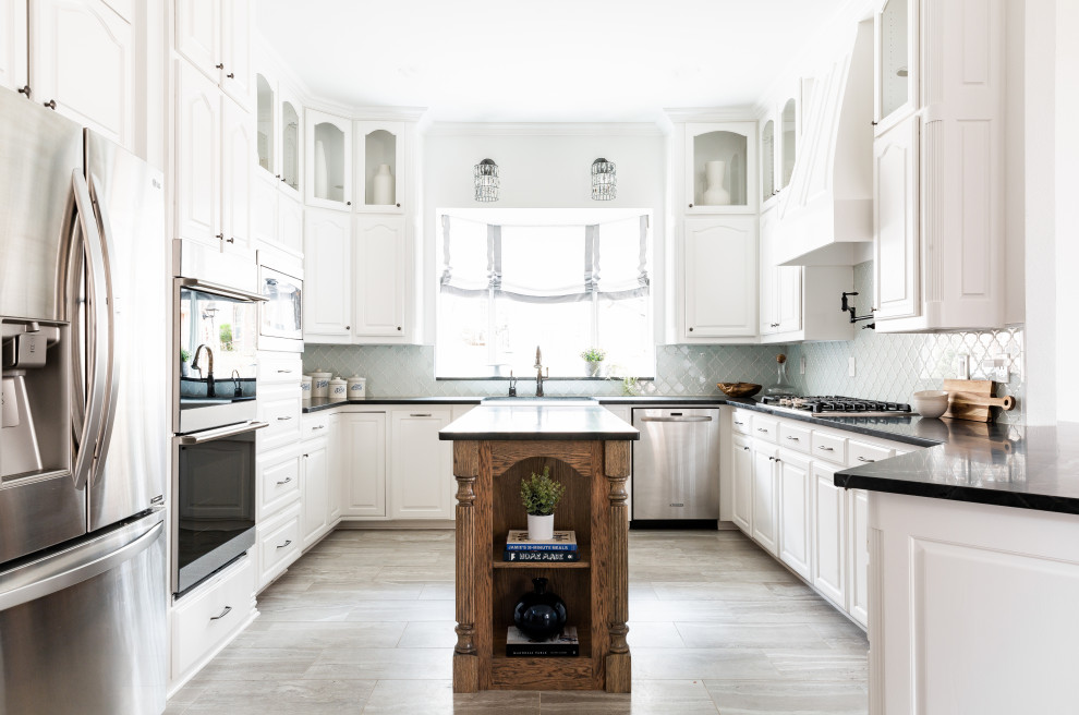 Inspiration for a timeless kitchen remodel in Dallas