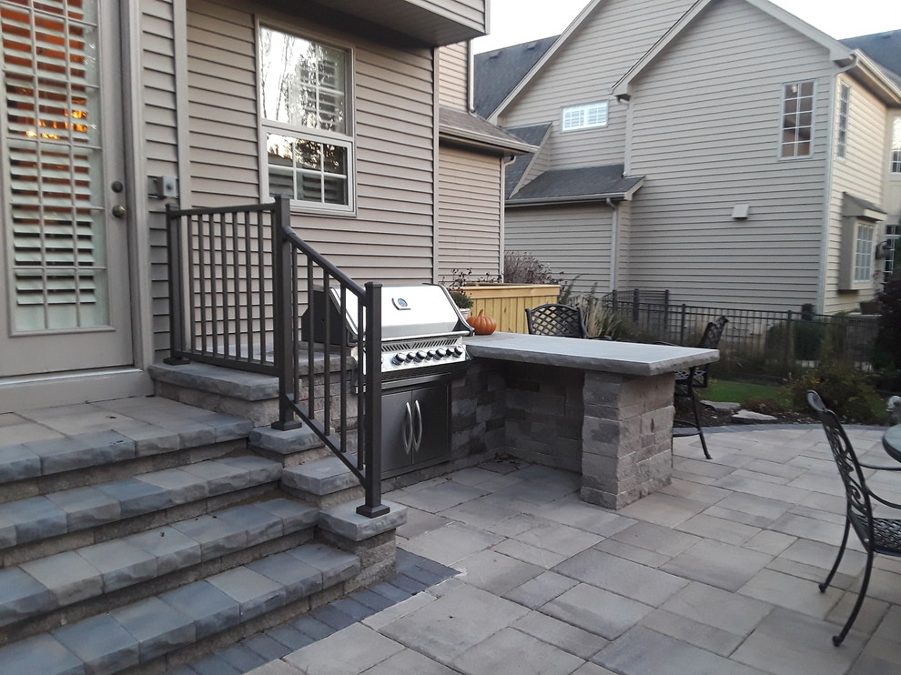 This is an example of a transitional patio in Chicago.