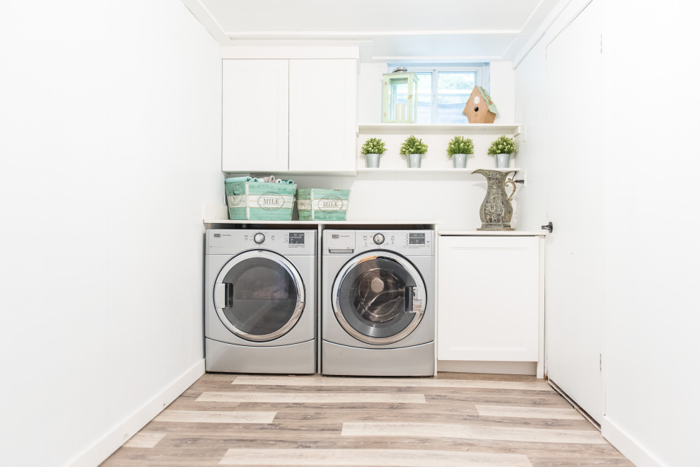 Inspiration for a transitional basement remodel in Toronto