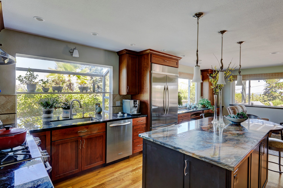 Design ideas for a classic kitchen in San Francisco.