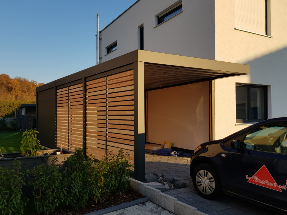 Inspiration for a modern attached one-car carport in Hamburg.