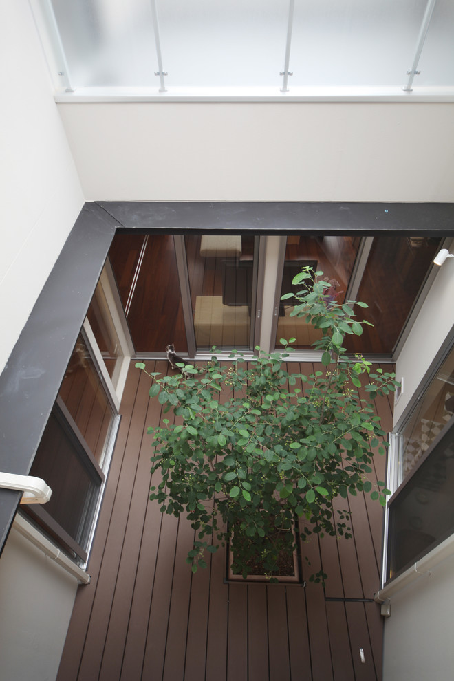 Inspiration for a modern home design remodel in Nagoya