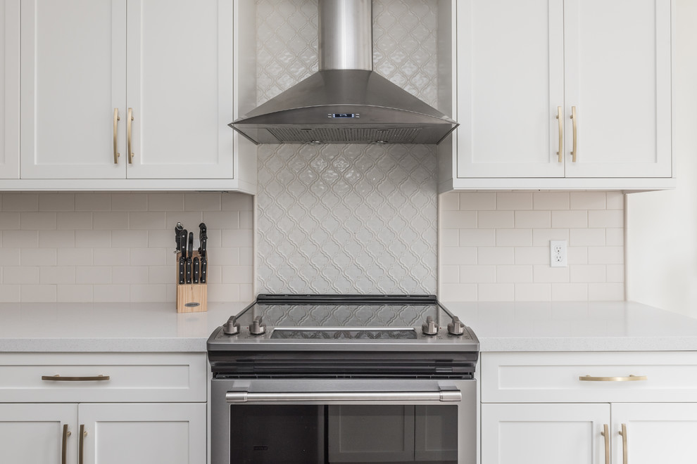 Example of a transitional kitchen design in Toronto