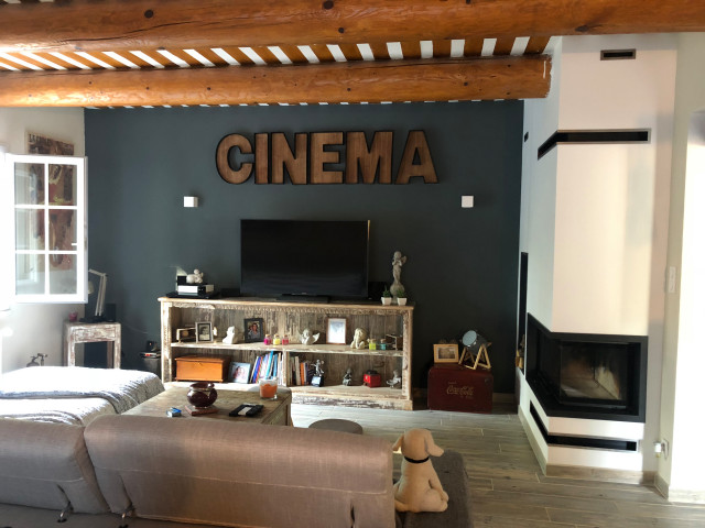R&eacute;alisation Rochegude modern-living-room