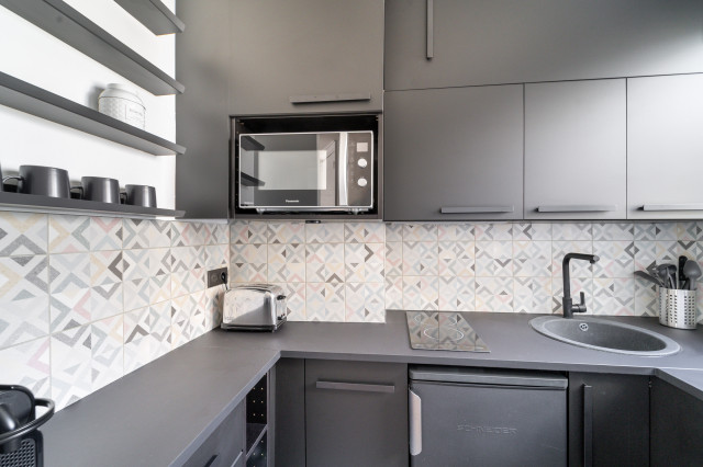 2 pi&egrave;ces haussmannien &agrave; Paris 8e transitional-kitchen