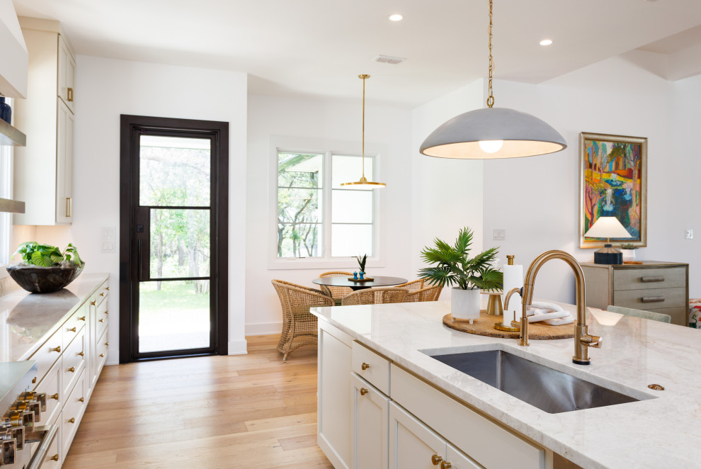 Example of a transitional kitchen design in Austin