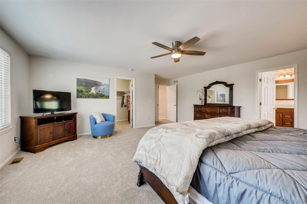 Example of a transitional home design design in Denver