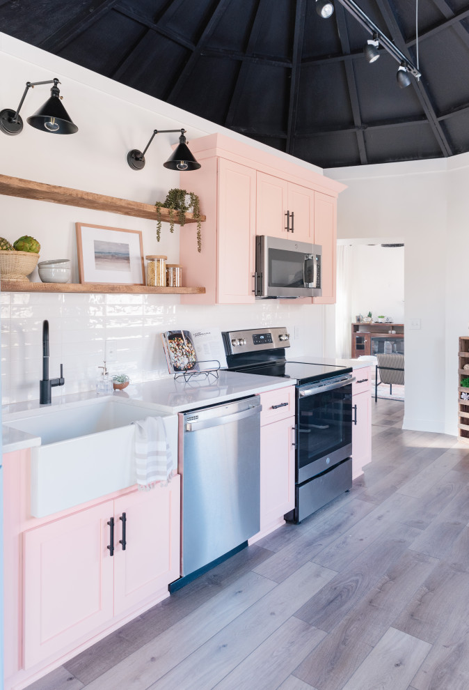 Transitional kitchen photo in Omaha