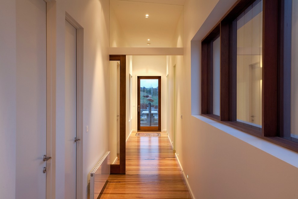 Photo of a contemporary hallway in Melbourne.